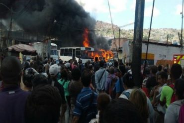 ¡ÚLTIMA HORA! Reportaron incendio de autobuses en la avenida San Martín