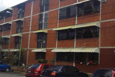 ¡TIPO HOMBRE ARAÑA! Delincuentes escalaron un edificio y robaron a cuatro familias mientras dormían en Guatire