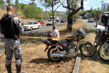 ¡OTRA RAYA MÁS! Arrestan a motorizado venezolano por atracar a universitarias en Panamá