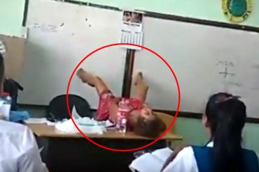 ¡ALBOROTÓ EL AVISPERO! Polémica por video de profesora enseñando a jovencitas a “parir” en plena clase