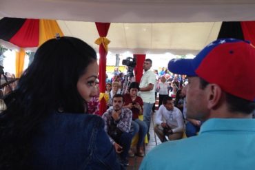 ¿ROMANCE EN PUERTAS? La suspicaz mirada entre Norkys Batista y Capriles que levantó sospechas