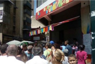 ¿IGUALDAD? Chavista descontento por toma de panadería: “Colectivo La Minka escoge quiénes merecen el pan”