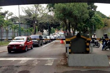 ¡SEPAN! Trabajadores universitarios trancaron accesos a la UCV para exigir mejoras laborales