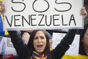 ¡EN LA QUIEBRA TOTAL! CNN Money: Venezuela se queda sin divisas y debe pagar millonaria deuda