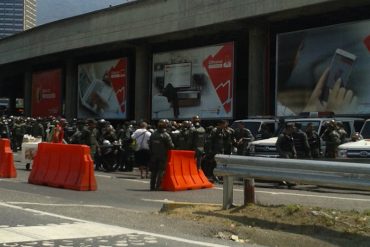 ¿OTRA REPRESIÓN? Despliegue militar tranca acceso a Plaza Venezuela desde la autopista Francisco Fajardo