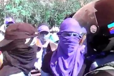 ¡PÍLLALO! Jóvenes ofrecieron apoyo a un GNB para luchar juntos contra el régimen (+Video)