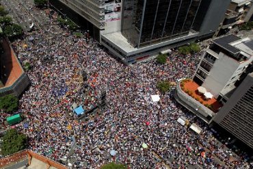 ¡MAR DE PUEBLO! Impresionantes FOTOS de la concentración de este #8Abr en Chacao