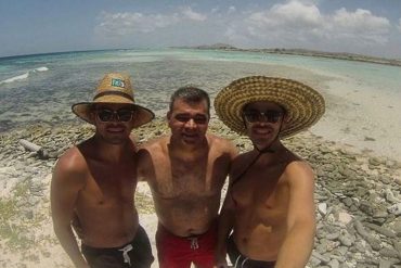 ¡DÁNDOSE MALA VIDA! Cuando no manda a reprimir, Padrino López se va a la playita a tomar sol