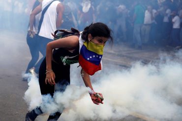 ¿SEXO DÉBIL? 10 imágenes que prueban que las mujeres están «resteadas» por el cambio en Venezuela