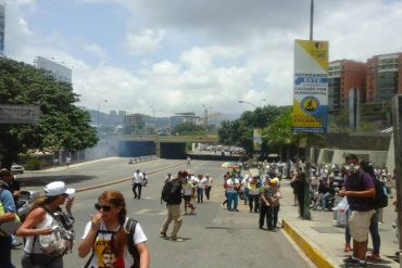 ¡ÚLTIMA HORA! Reprimen a manifestantes en Las Mercedes #22A (Fotos + Videos)