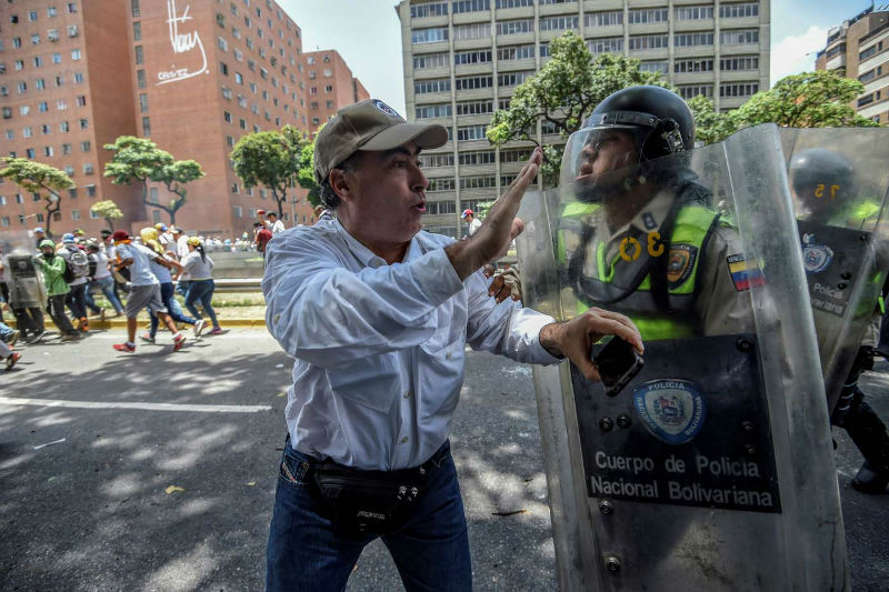 Venezuela - Página 7 Protestas-Av-Libertador-represion-manifestacion-PNB-GNB-oposicion-4-de-abril-06