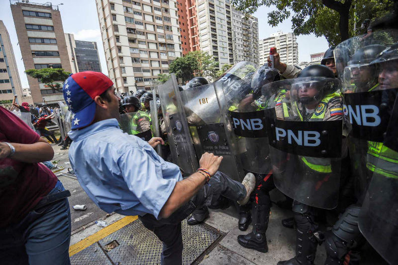 Táchira - Venezuela - Página 7 Protestas-Av-Libertador-represion-manifestacion-PNB-GNB-oposicion-4-de-abril-08