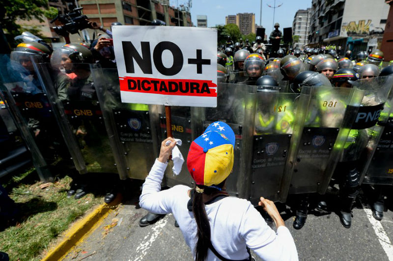 Protestas-represion-manifestacion-PNB-GNB-oposicion-4-de-abril-4-11