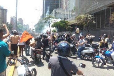 ¡SALDO DE LA VIOLENCIA! Al menos 17 heridos tras represión de protesta en la Libertador este #8Abr