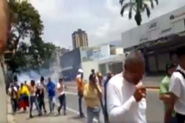 ¡ÚLTIMA HORA! Reprimen con bombas lacrimógenas manifestación opositora en Santa Mónica y Bello Monte