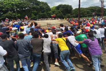 ¡QUÉ BUEN PLANTÓN! Así trancaron en Carabobo la vía de Tazajal: por ahí no pasa nadie (+Fotos)