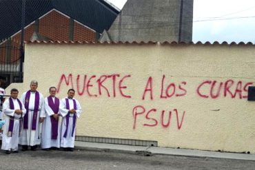 ¡QUÉ HORROR! Amenazas contra sacerdotes aparecen en iglesias de San Cristóbal (+Fotos)