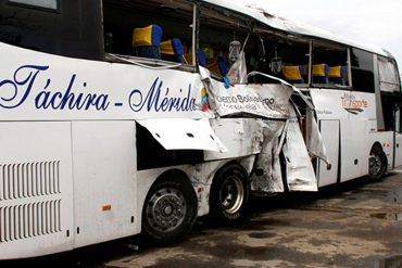 ¡FATAL! Un muerto y 20 heridos dejó choque múltiple en la Autopista Regional del Centro (+lista)