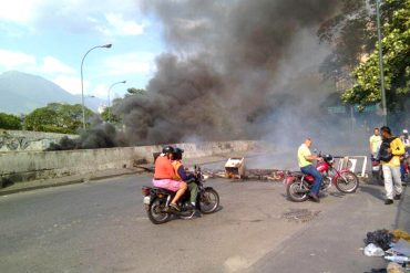 ¡HORROR! Colectivos armados amedrentan a manifestantes en El Paraíso y Altamira (+Video)