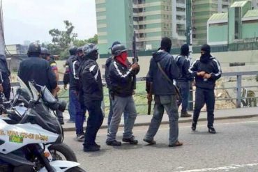 ¡QUÉ ABUSO! Colectivos armados atacaron un carro porque tenía mensaje que invitaba a votar este #16Jul (fotos)