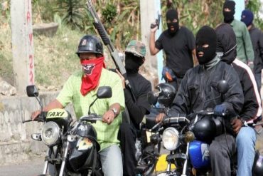 ¡MUY GRAVE! Grupo de colectivos detuvo a manifestantes en Carora