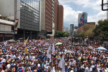 ¡PUEBLO ACTIVO! Así comienzan a concentrarse en la avenida Francisco de Miranda #ContraLaDictadura