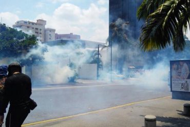 ¡URGENTE! Comienza la represión en la autopista Francisco Fajardo (+Fotos +Video +Transmisión en directo)