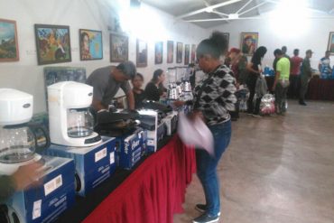 ¡QUÉ MARAVILLA! Con venta de celulares y zapatos a crédito premiaron a los GNB (Video y fotos)