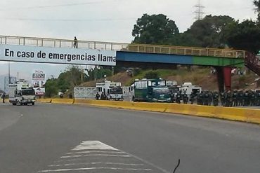 ¡PROTEGIENDO AL RÉGIMEN! GNB tranca Autopista del Este en Valencia para impedir paso de manifestantes