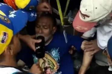 ¡QUÉ HORROR! Herido padre José Palmar mientras protestas en Caracas (+Video)