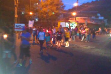 ¡CALLE CALIENTE! En La Vega y Ruiz Pineda también manifestaron contra Maduro (colectivos robaron a la gente) (+Video)