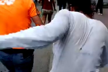 ¡ÚLTIMO MOMENTO! Una bomba lacrimógena golpeó en la espalda a María Corina Machado (+Video)