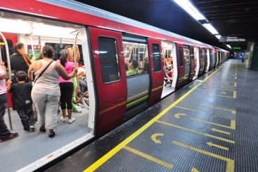 ¡DE MIEDO! Dispararon a hombre en plena estación Miranda del Metro de Caracas