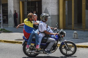 ¡CRIMINALES! Mujer de 58 años recibió un impacto de bomba lacrimógena en la cara (+Fotos)