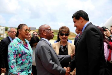 ¡DESPAVORIDO! Tras el «huevazo», Maduro pegó la carrera y aterrizó en San Vicente y Las Granadinas (+Video)