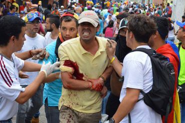 ¡ENTÉRESE! Más de 50 heridos solo en Caracas tras brutal represión a marcha opositora (+Videos)