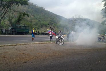 ¡ATENCIÓN! Con perdigones y bombas lacrimógenas fue reprimido el plantón en Paracotos (+Video)