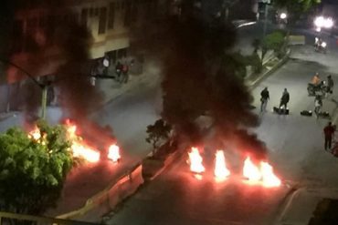 ¡ATENCIÓN! Disturbios en Los Teques se mantuvieron hasta altas horas de la noche: reportaron 7 locales saqueados y 2 heridos (+Video)