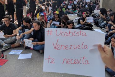 ¡EMOTIVO! UCAB realiza acto masivo por venezolanos caídos en protestas contra Maduro