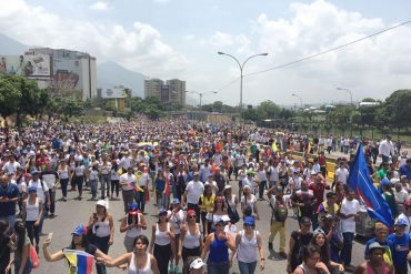 ¡PUEBLO EN LA CALLE! Así avanza la movilización opositora de este #19Abr, pese a la represión