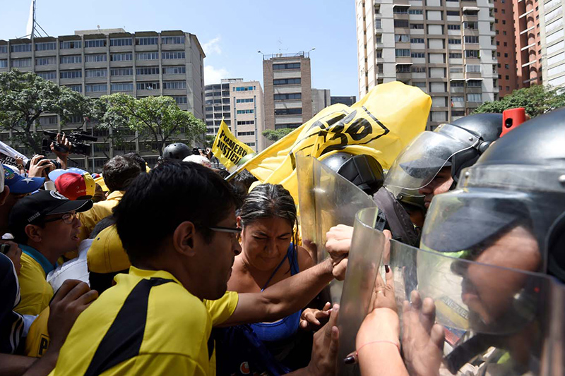 Táchira - Venezuela - Página 7 Protesta-golpe-4-de-abril-repesion-3