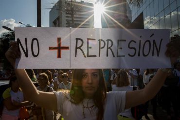 ¡SINTONIZA EN VIVO! Las mujeres venezolanos resteadas toman la calle este #6M «contra la represión»