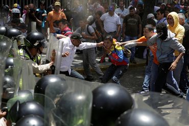 ¡INDIGNADOS! Artistas y personalidades condenan hechos violentos durante la marcha opositora