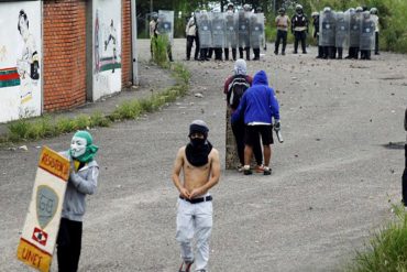 ¡MOLESTOS! Estudiantes de la Universidad Católica del Táchira tomaron las calles de San Cristóbal en señal de protesta (+Video)