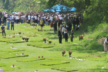 ¡COMO UN HÉROE! Entre aplausos y lágrimas despiden a Juan Pablo Pernalete en el Cementerio del Este