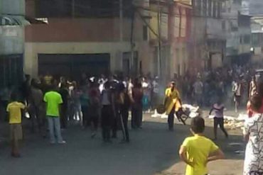 ¡LO ÚLTIMO! Situación irregular en Guarenas: Reportan saqueos y disturbios (no se aparece ni un guardia, ni un PNB) (+Videos)