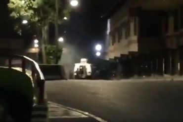 ¡DANDO EJEMPLO, PUES! Pillan a la GNB saqueando en Los Teques (+Video)