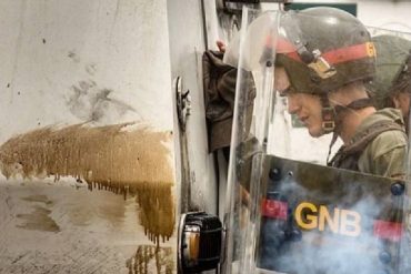 ¡AQUÍ LAS TIENES! Las fotos de militares pensativos tras reprimir al pueblo que exige libertad y democracia