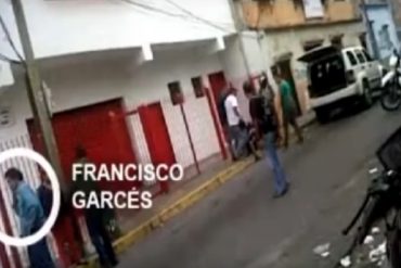 ¡QUE LO VEA EL MUNDO! Captan al alcalde Garcés permitiendo golpiza contra manifestantes opositores (+Video)