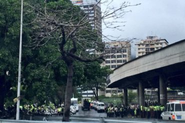 ¡ATENCIÓN! GNB y PNB cierran accesos a Plaza Venezuela este lunes #1Mayo